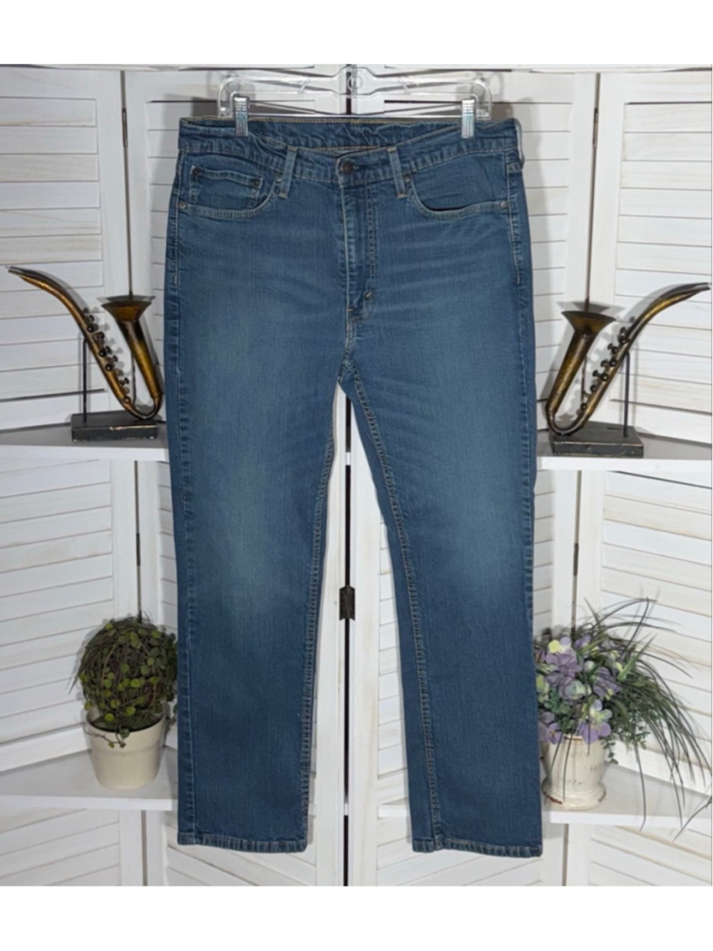Levi's 514 jeans medium blue straight legs cotton stretch riding cowboy western